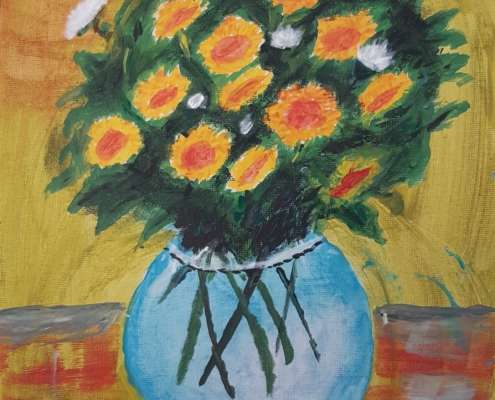 Blumen in einer gläsernen Vase. Gemälde einer Seniorin, in der mobilen Kunstschule von Titus Schwan